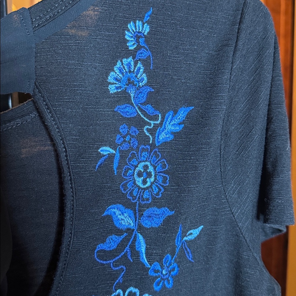 Lane Bryant Black Top Blue Floral Embroidery Open Back Bow Size XL 14/16 - Picture 4 of 9